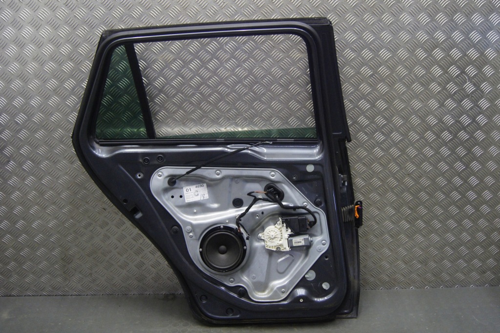 Двері ліва задні задній ld7x golf v універсал 1.4 tsi Київ