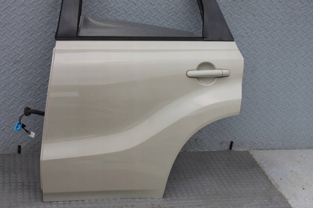 Дверь левая задние левый задний  suzuki vitara 2 3 15- a9n c51 zqq с Разборки