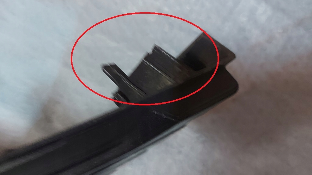 фото №10, Решётка бампера правая toyota corolla e16 e18 16-