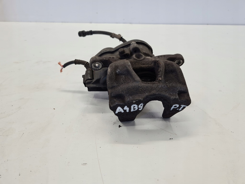 фото №1, Audi a4 b9 супорт гальмівний правий задня 3.0tdi