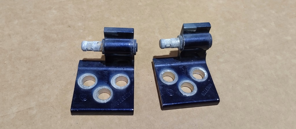 фото №1, Петля петли дверь правый перед mercedes v-klasa w447 комплект góra + dół