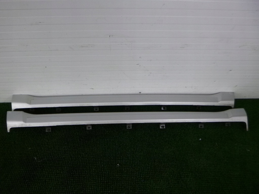 фото №1, Jeep wk 05- молдинг порог левая серебристая