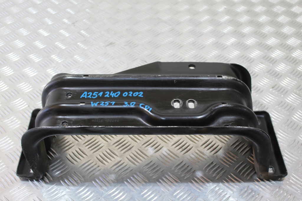 Купить Кронштейн опора коробки r-klasa w251 amg a2512400202