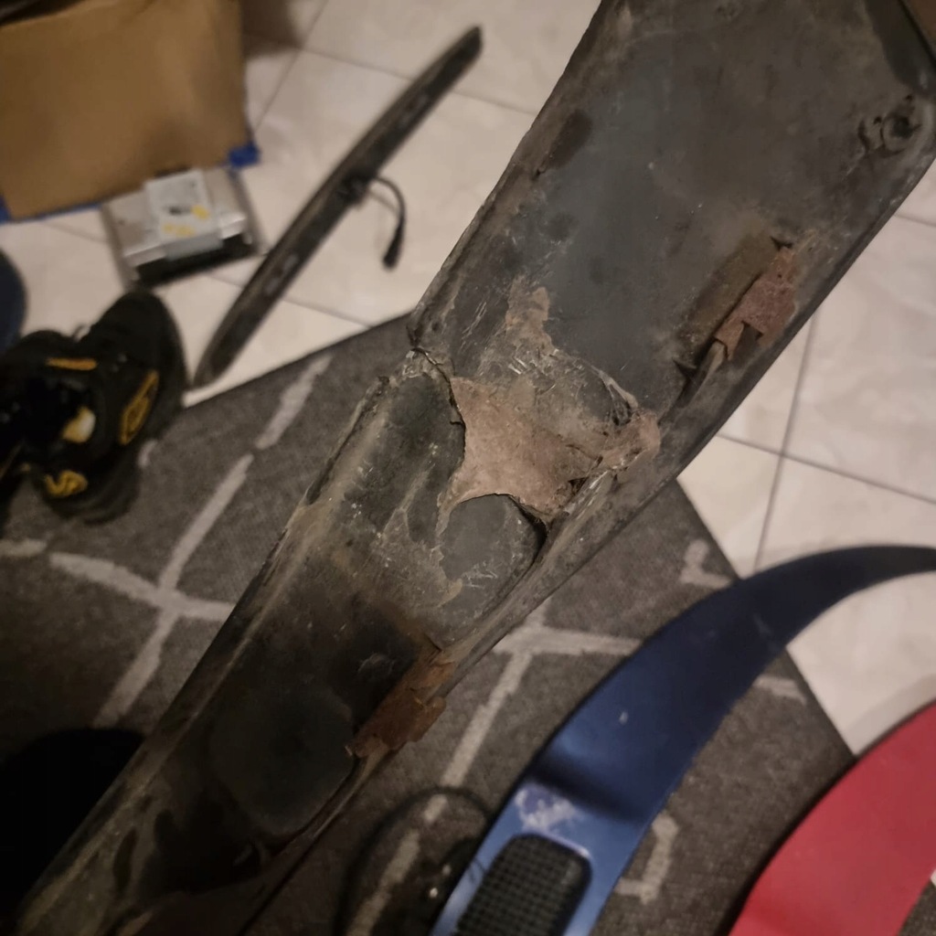 фото №16, Молдинг капот омывателя bmw 8 e31 850 840