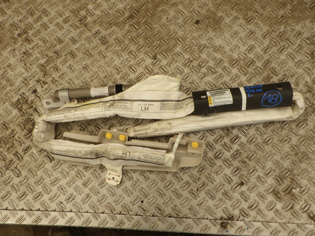 фото №1, Шторка безпеки ліва lancia thema p05108049af