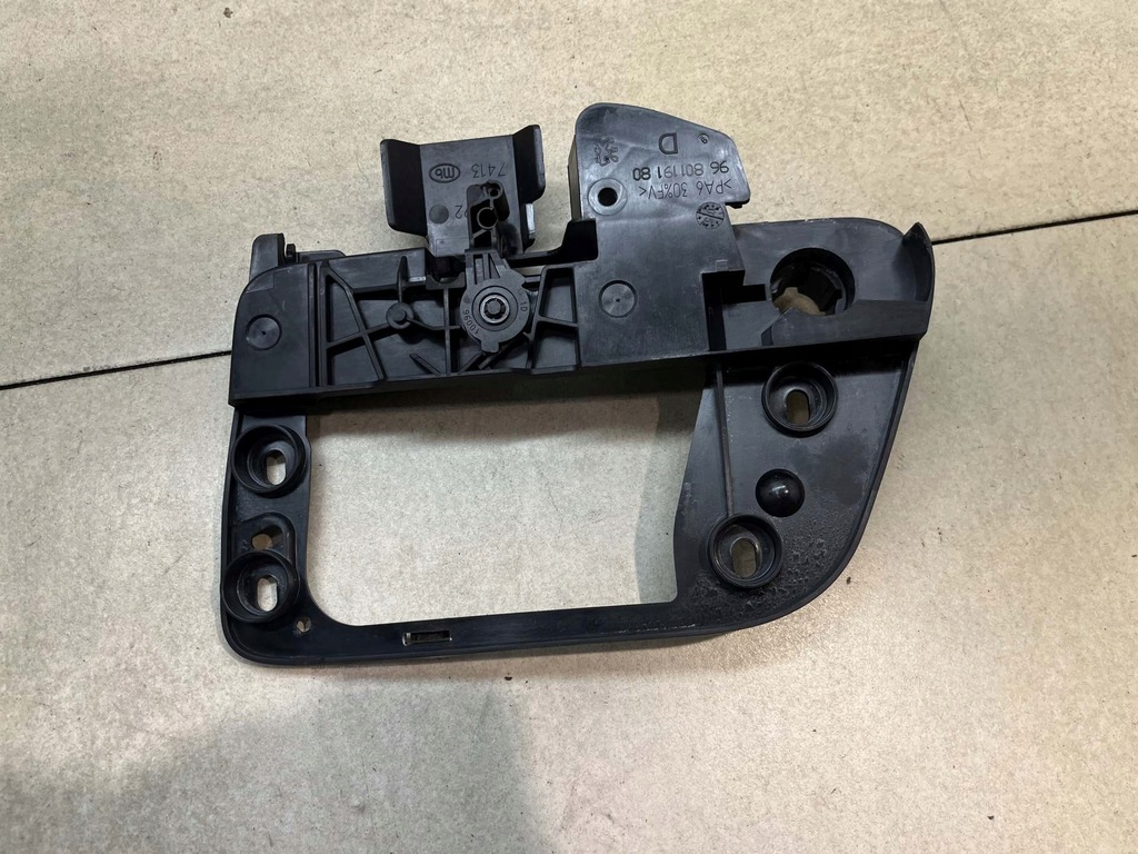 фото №10, Замок двері правий перед 6pin peugeot 1007 1.4 16v 9660701080d