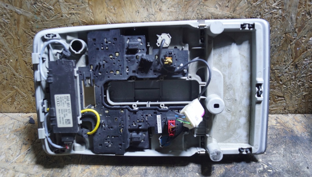 фото №9, Audi a6 c7 лампа освітлення кабіни 4g0947135