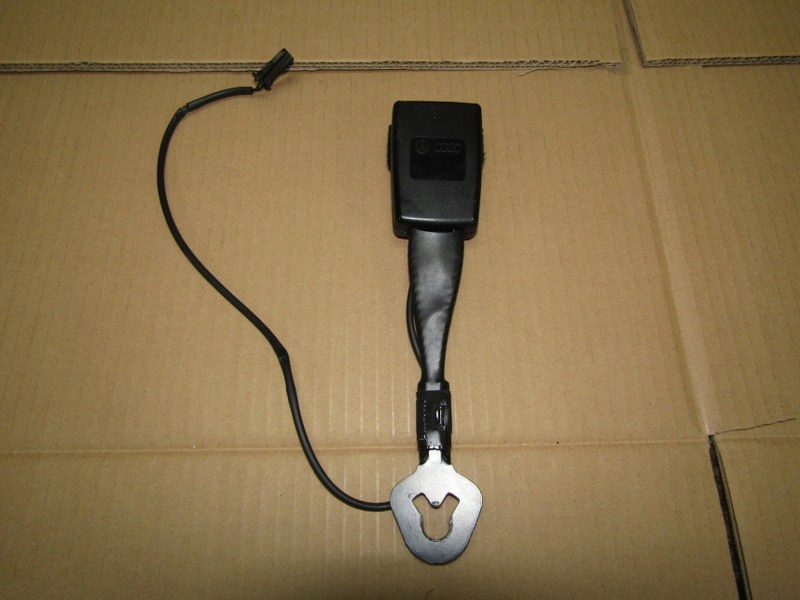 фото №1, Audi a8 d4 4h0 4h клипса замок поперечина pas перед 4h0857755c