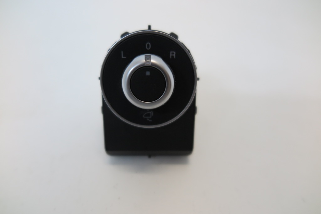 фото №1, Кнопка 01561181990 romeo stelvio quadrifoglio