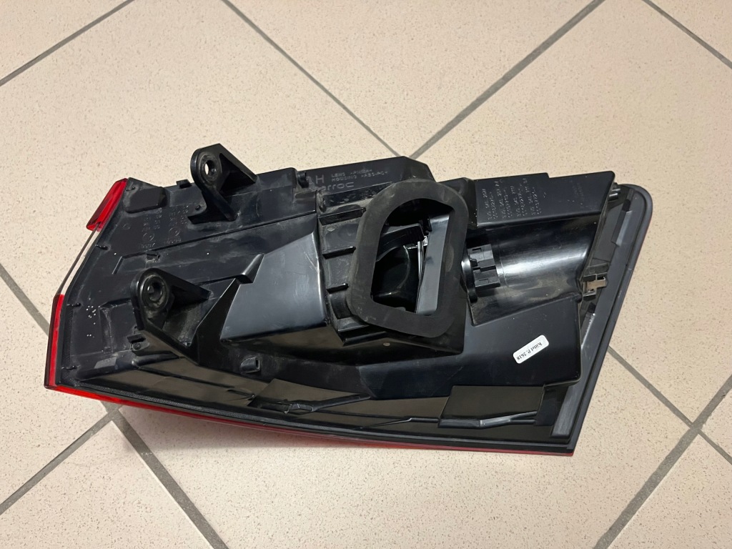 фото №16, Skoda superb iii 3 kombi 3v9 лампа задняя задняя левая