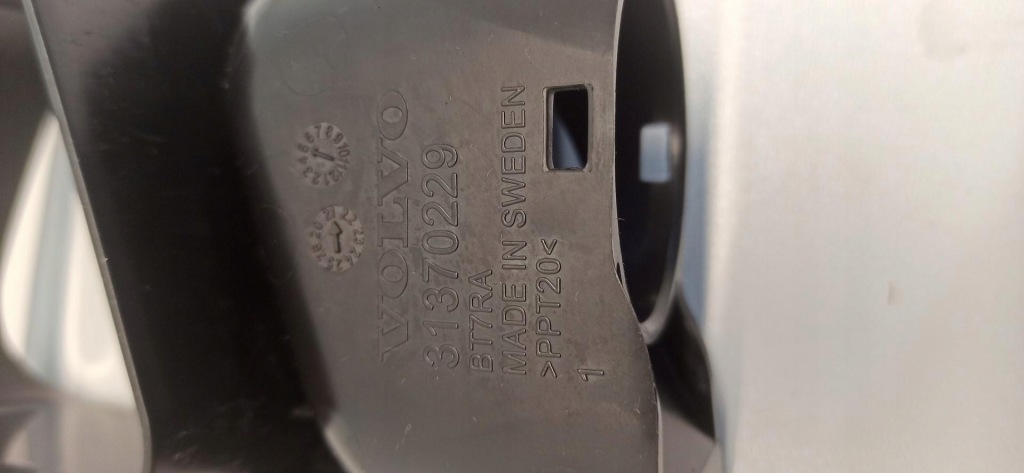 фото №4, Volvo v60 cc труба воздухозаборник воздуха 31370229