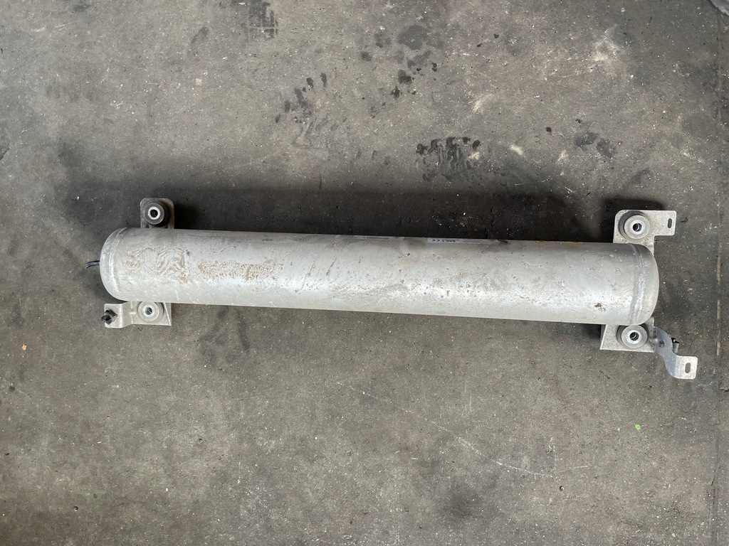 фото №1, Maserati levante бак воздуха 6700375220