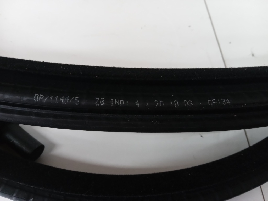 фото №6, Range rover vogue l322 прокладка дверь левый задняя