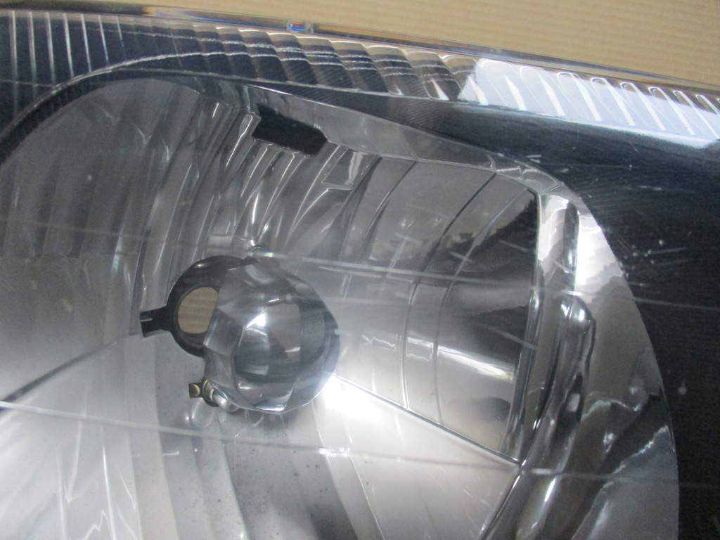 фото №9, Лампа перед права mitsubishi space runner 98-07