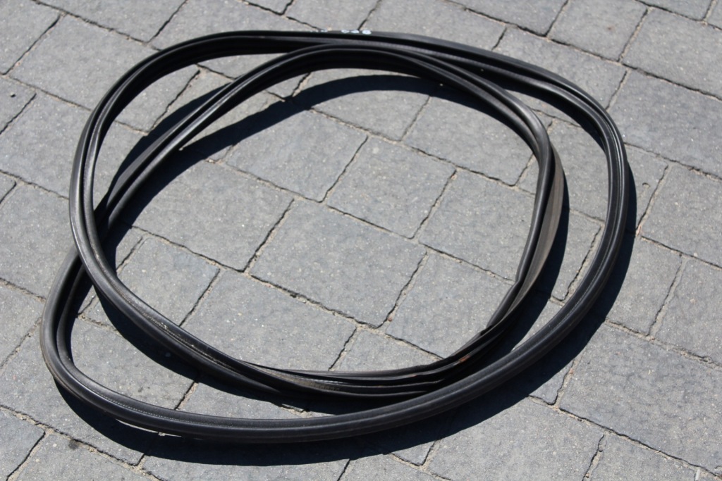 фото №4, Corolla e12 хетчбек прокладка кришки багажника