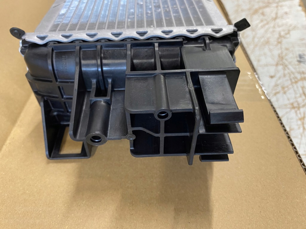 Renault trafic 2019- интеркулер behr оригинальный номер с Разборки