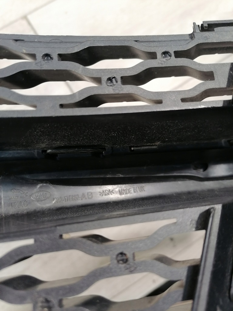 фото №11, Velar dynamic решётка бампер левый перед j8a2-17e852-ab