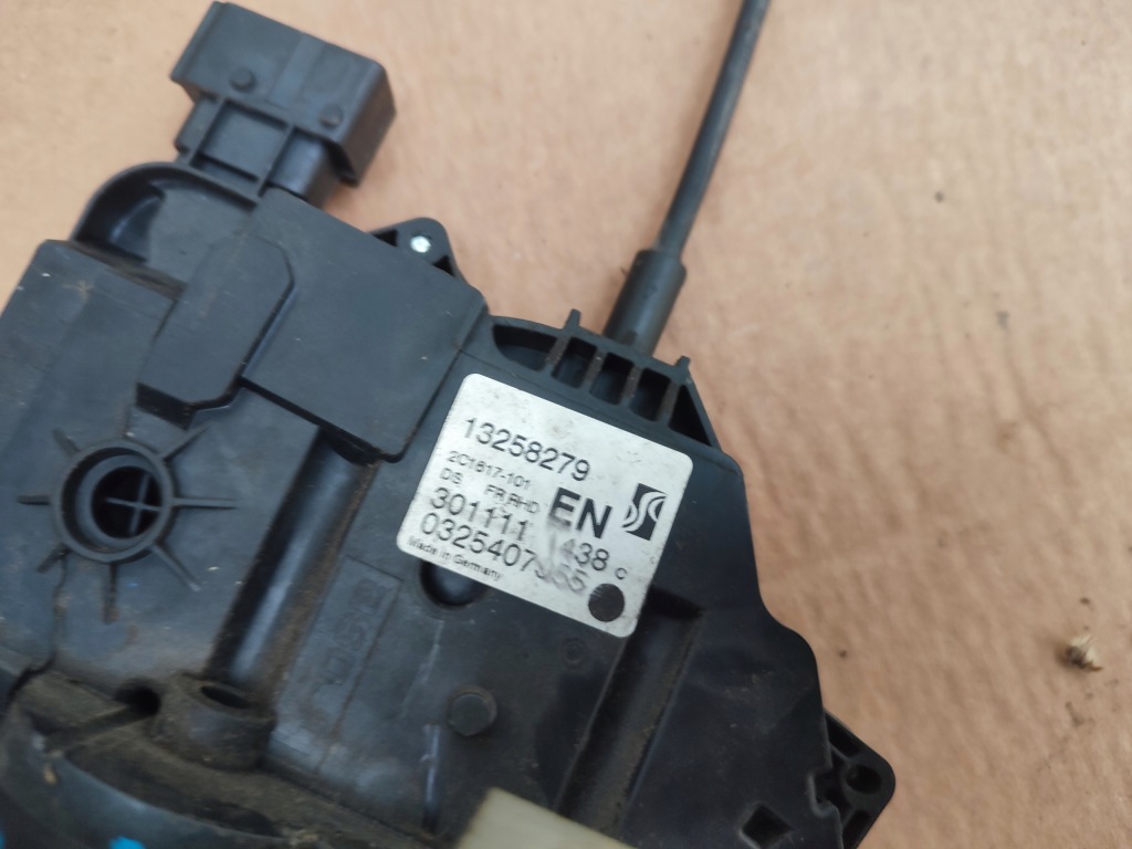 Замок двері правий перед передній opel 13258279 Київ