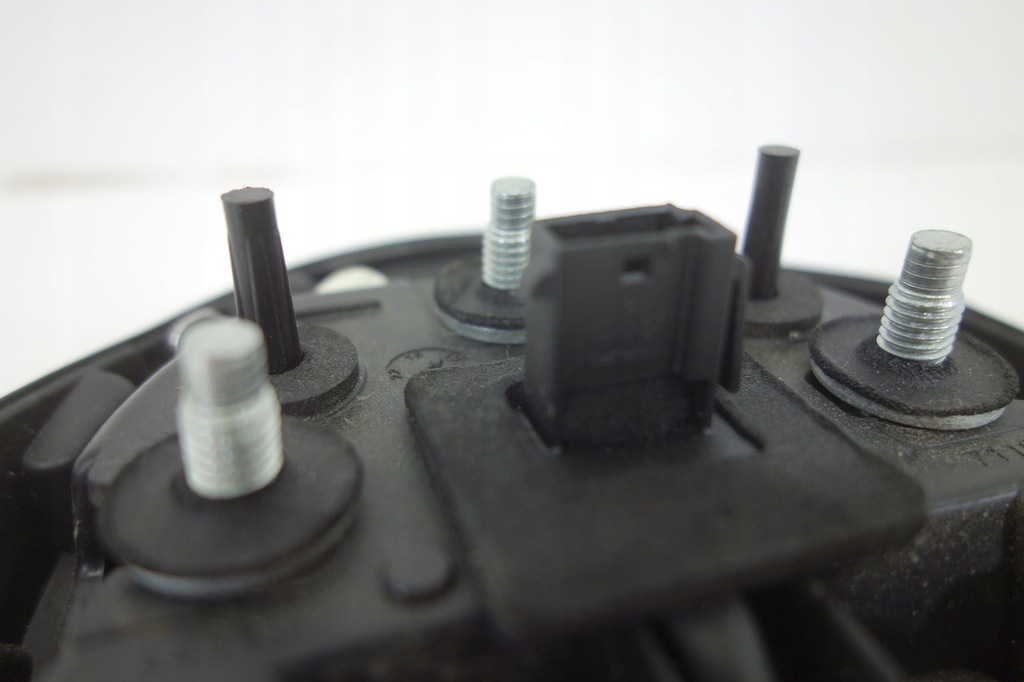 фото №3, Эмблема крышки ручка opel corsa f 39185120