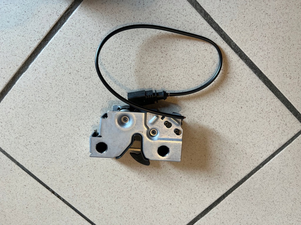 фото №1, Skoda octavia iii 3 5e0 замок капот засувка