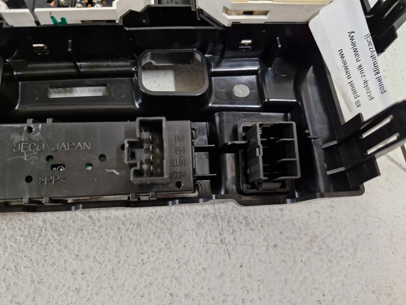 фото №10, Toyota matrix 2 ii e140 панель обдув кондиціонера перемикачі годинник