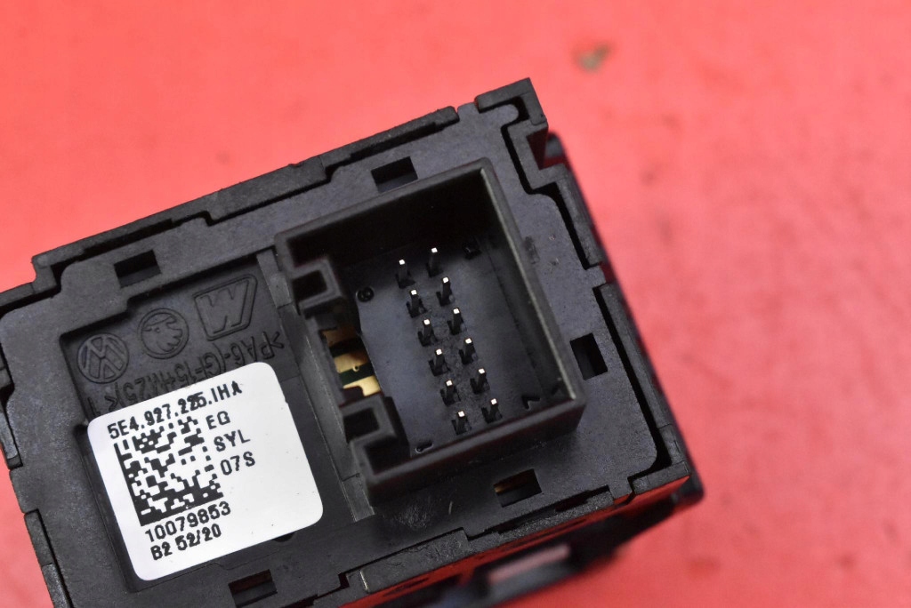 фото №8, Важіль кнопка гальма ручного 5e4927225iha skoda octavia 4 iv 19-24