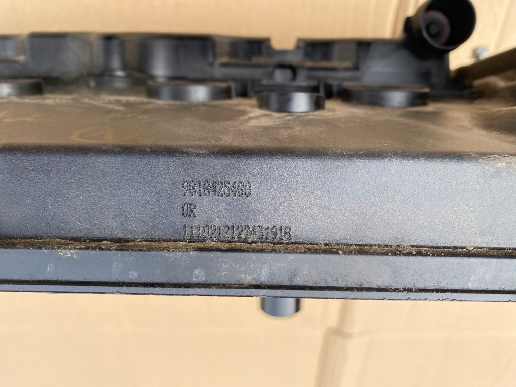 Citroen c5 peugeot 3008 кришка захист клапанів 9818425480 оригінал Київ