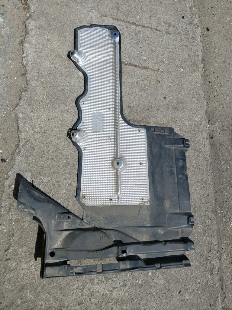 Купить Audi a4 b9 8w накладка подвеска правая 8w0825216j