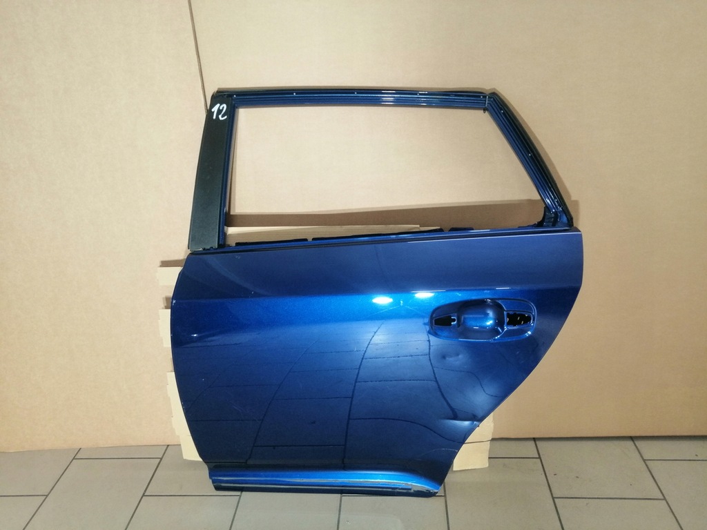 фото №1, Toyota avensis t27 kombi ліва двері задня задні 88710-01122 nwdr92