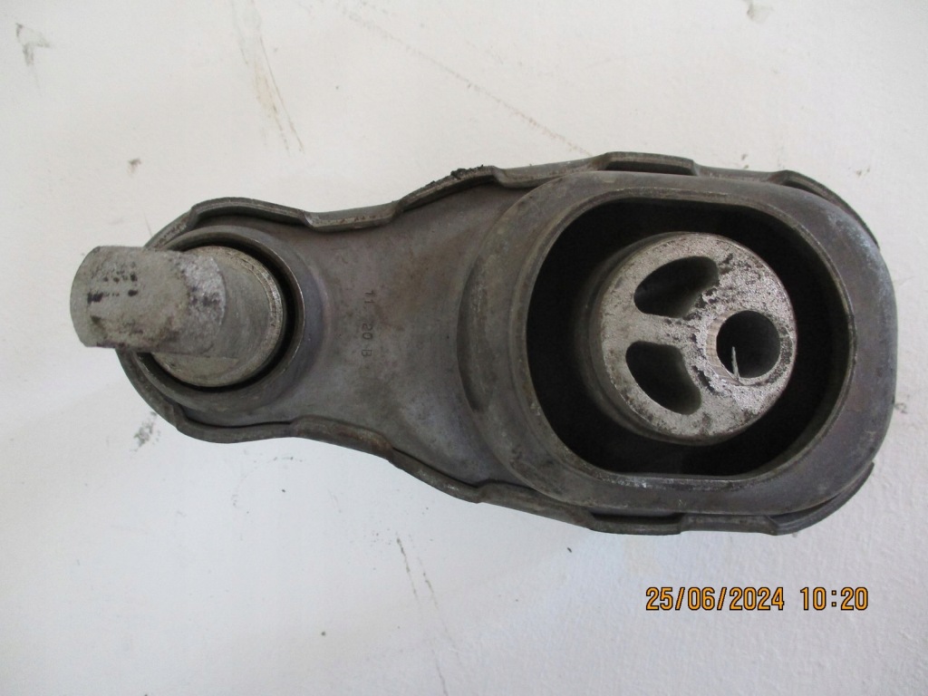 Купить Подушка двигателя mercedes gla 247 1772402700