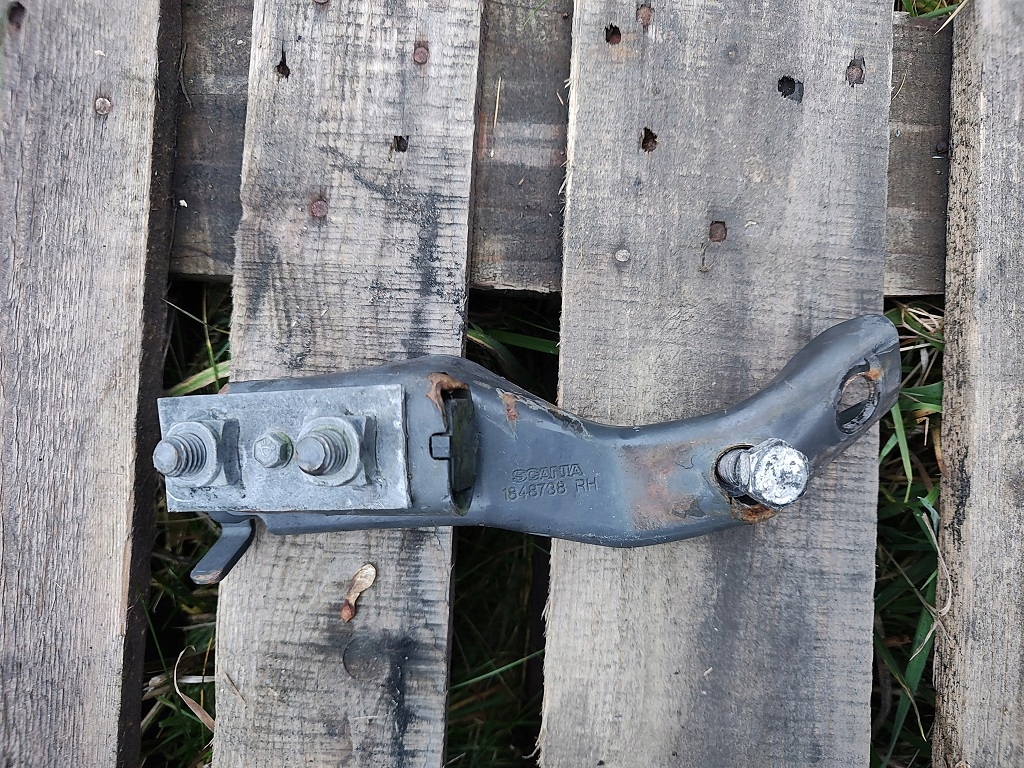 фото №1, Кронштейн правий pałąka zakabinowego scania r 1848738