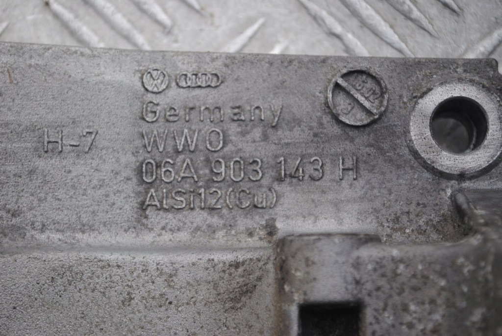 Кронштейн кронштейн обладнання генератора 06a903143h vw audi 1.6 akl Недорого