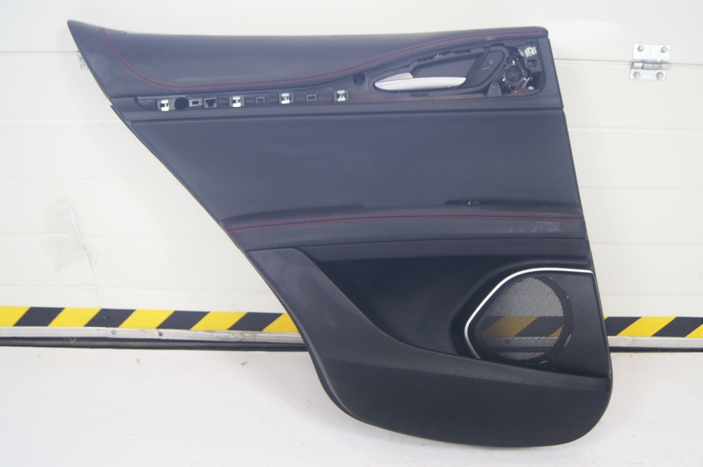 фото №1, Обшивка оббивка лівий задня alfa romeo stelvio qv