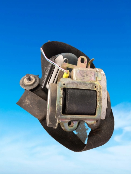 Ремень bezp перед правая  mazda 323f 02r 2.0d Цена