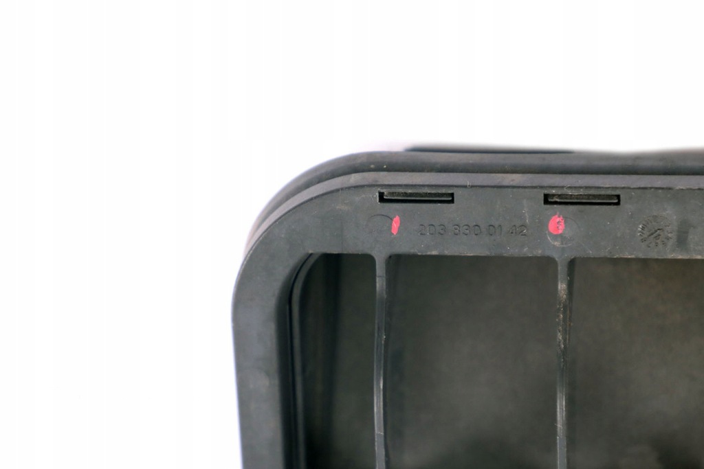 фото №10, Mercedes c clk w203 c209 решётка багажника впуск