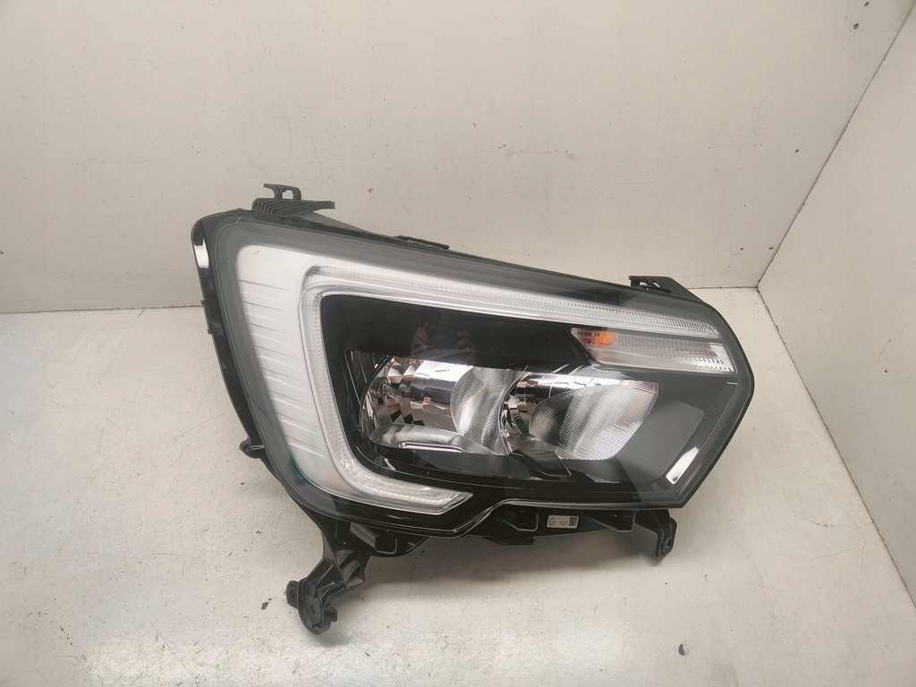 фото №1, Renault master iv лампа zw с led правый перед 260105567r