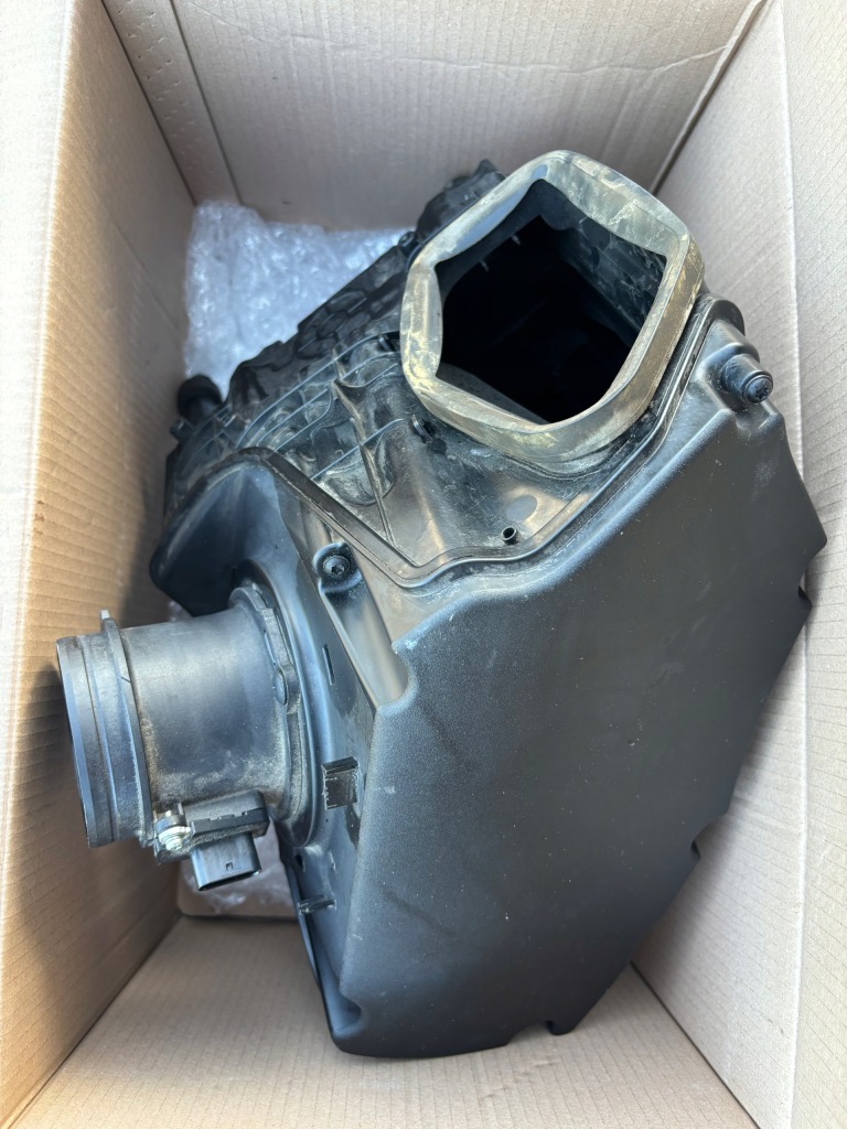 фото №1, Корпус фильтра воздуха audi q5 80a 80a133835af