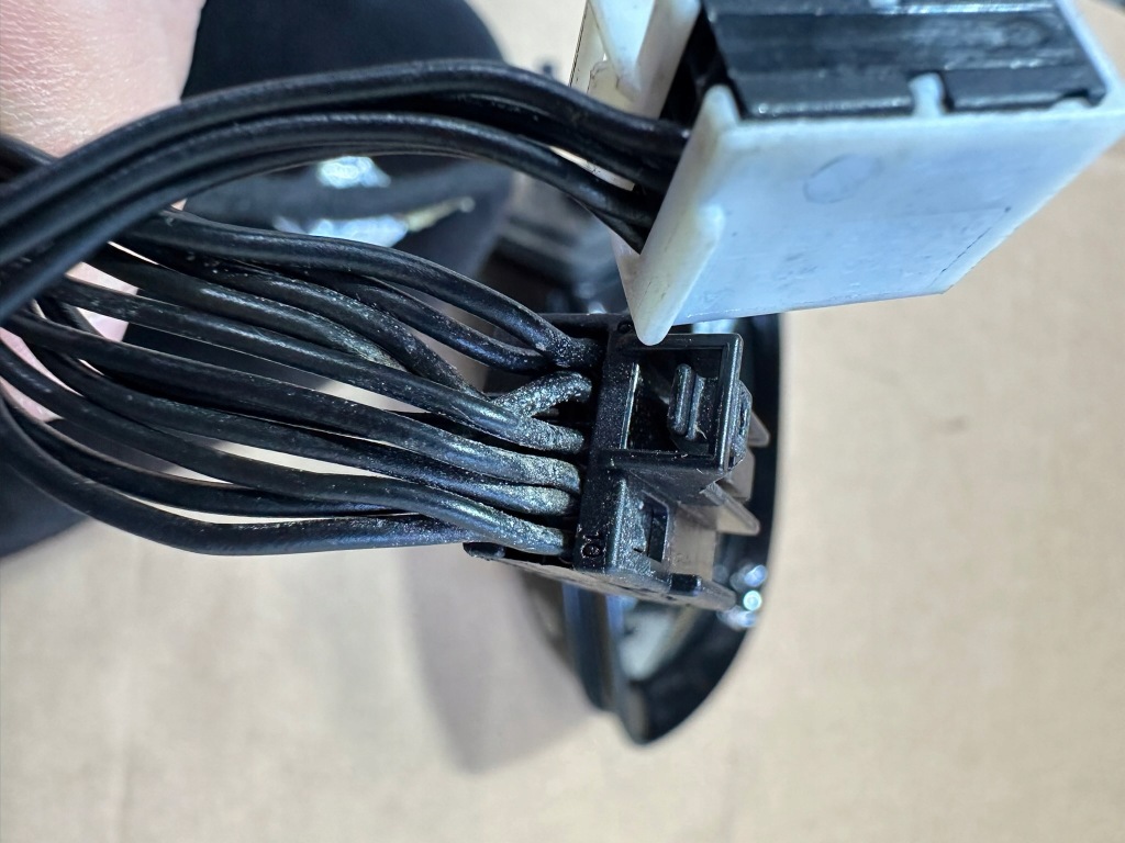 Дзеркало правий перед, праве передні mercedes ml w164 6.3, c197,15pin,eu Зі Шроту