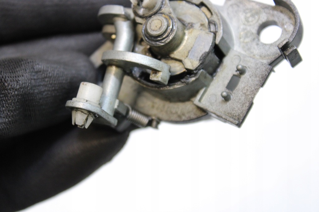 фото №6, Bmw e34 вкладка замка крышки багажника 1946100