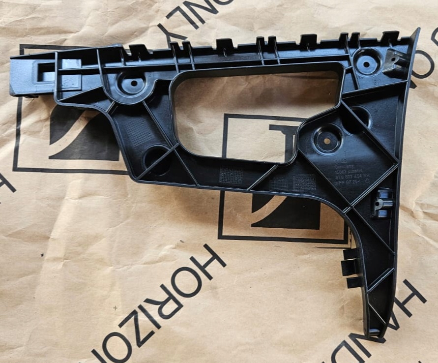 Направляющие бампера правый задний  новая  audi a5 8t0807890 8t0807454 с Разборки