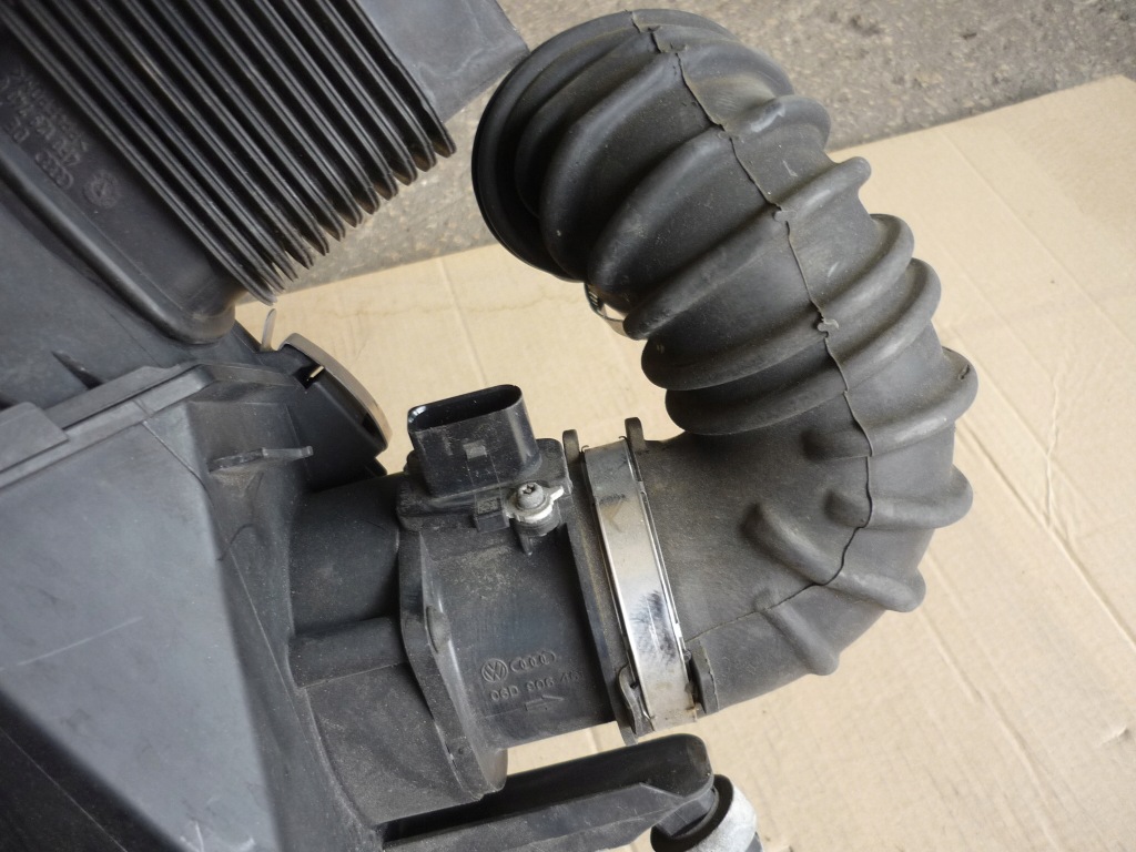 Корпус фільтра + витратомір audi a6 c6 2.0 tfsi 170km bpj Недорого