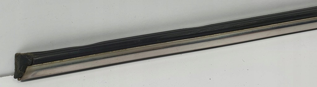 Молдинг декоративна двері правий задній mercedes w115 w114 в Україні