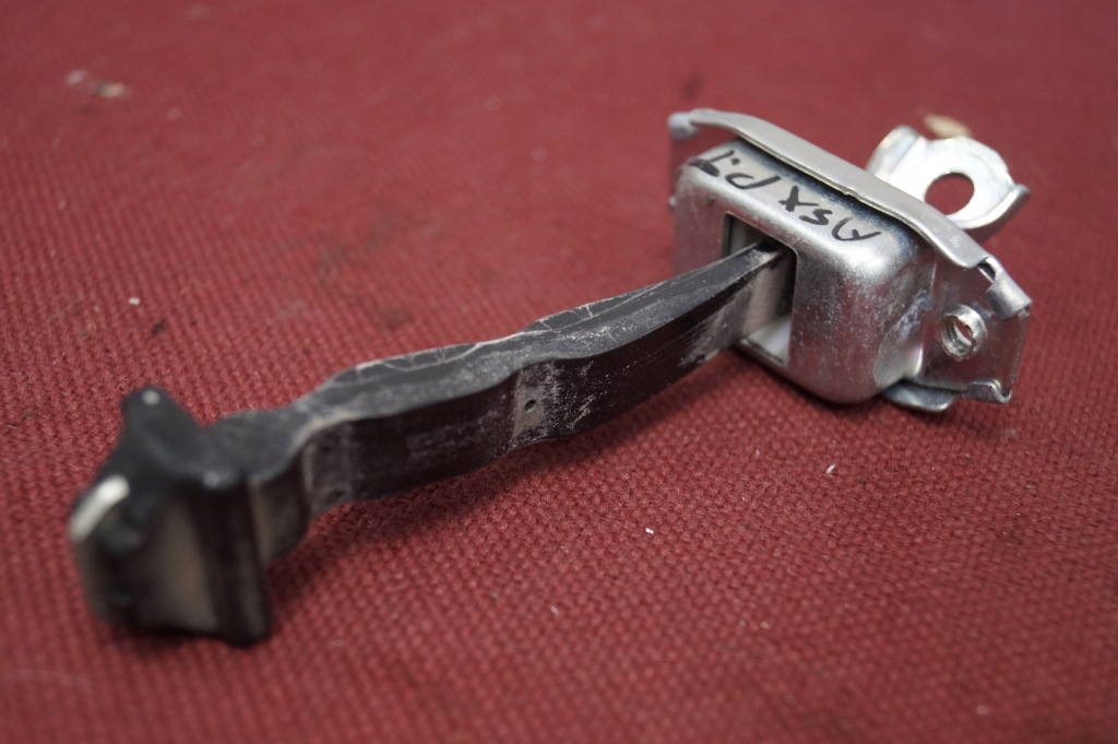 фото №4, Обмежувач двері правий задня mitsubishi asx 10-21r