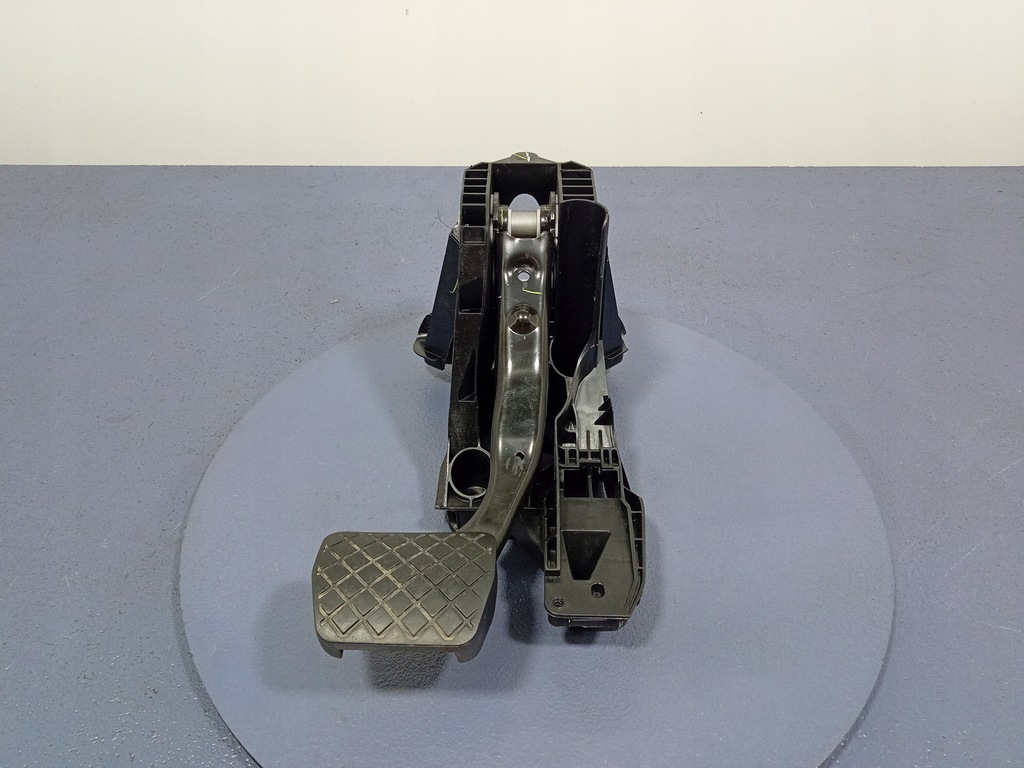 фото №1, Vw tiguan ii allspace atlas педаль тормоза автоматическая коробка передач 5qn723058a