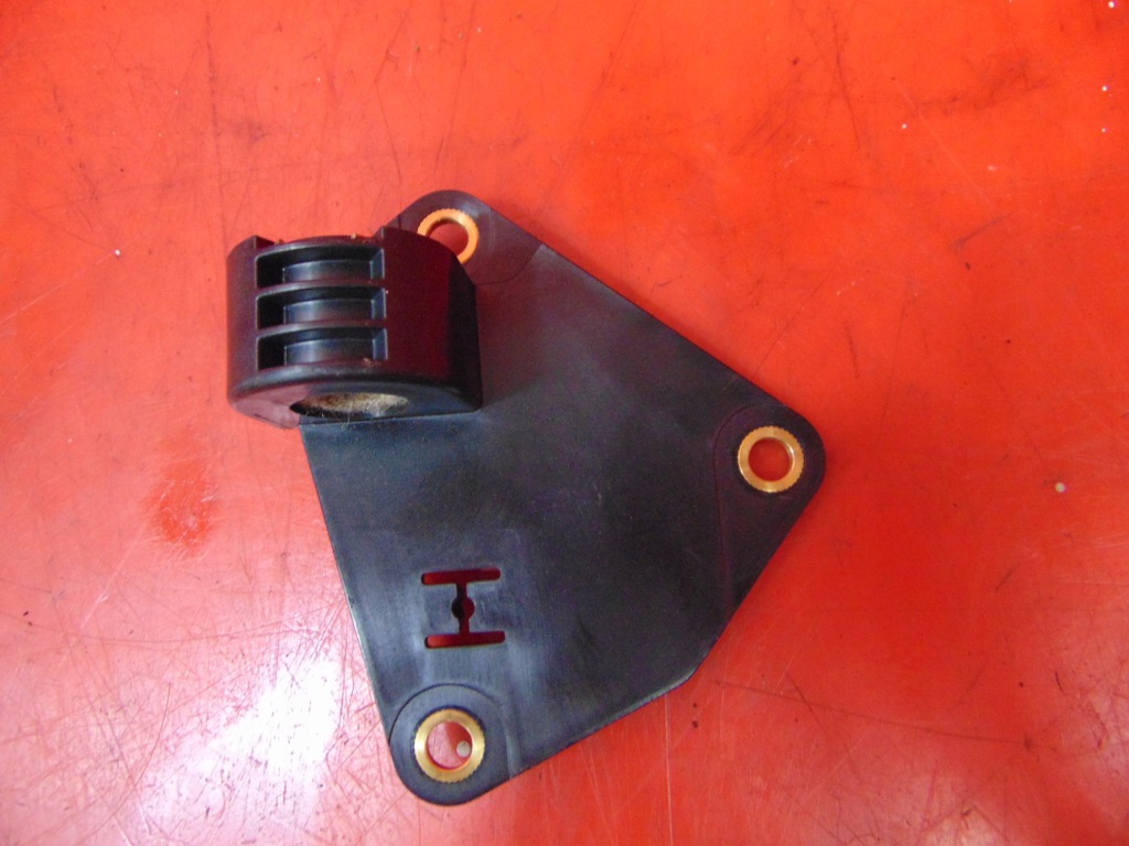 фото №1, Audi a5 8t 8f cabrio кронштейн крыша правое