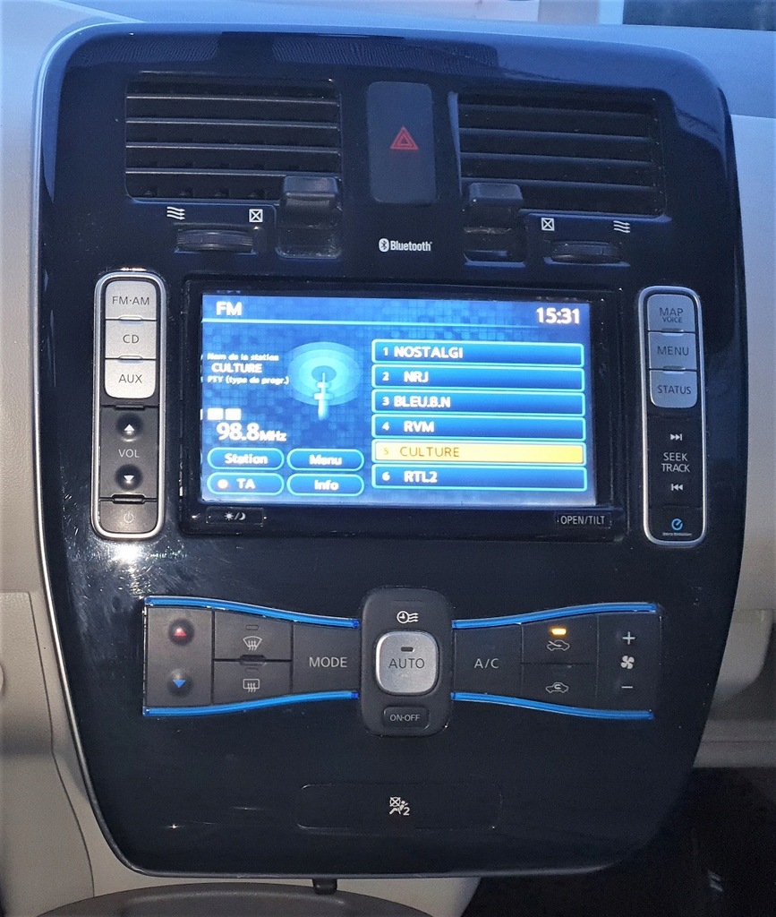 фото №1, Nissan leaf 1 i ze0 zeo радио навигация gps запчасти панель рамка переключатель