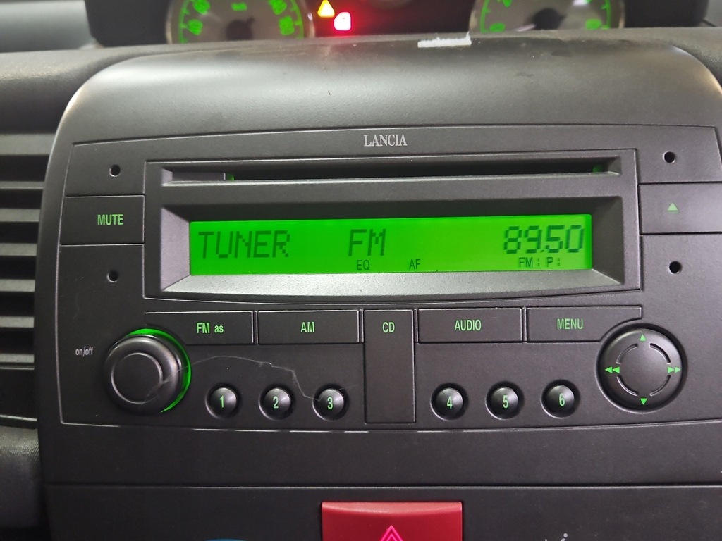 фото №1, Радио заводской lancia ypsilon 7646318316 7354331780 радиопроигрыватель