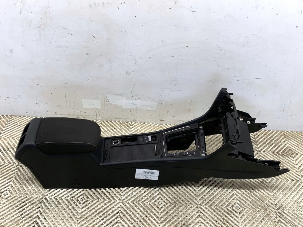 фото №1, Туннель средний vw golf vii хэтчбек консоль средняя, ниша