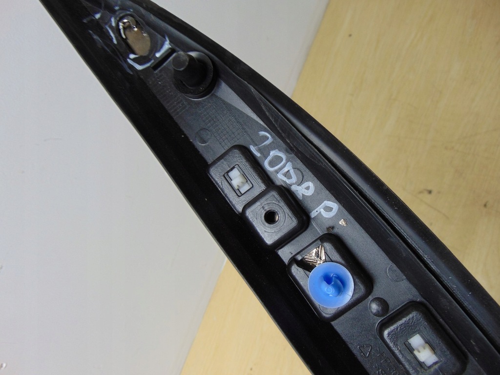 фото №16, Молдинг хром дах права peugeot 2008 1 9806404777