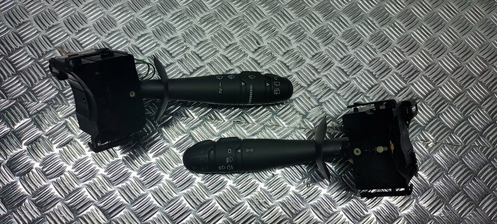 фото №1, Рычаг переключатель pod руль megane scenic 2 lift eu.